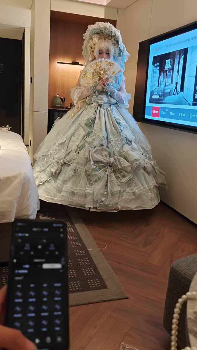 高贵的lo娘穿着大花嫁被小玩具玩弄的无法控制地高潮 #lolita #花嫁 #男娘 #伪娘 #郊狼