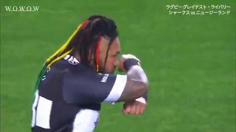 / レジェンドが伝えた「魂」🔥 \ ルーベン・ラヴのリードによるオールブラックスのハカの後、 これに応える形で同代表103キャップを誇るレジェンド、マア・ノヌーが"一人で"ハカを披露👏 歴史が交差した感動的な一幕に 🏉ラグビー グレイテスト・ライバリー 🆚シャークスvsニュージーランド #WOWOW