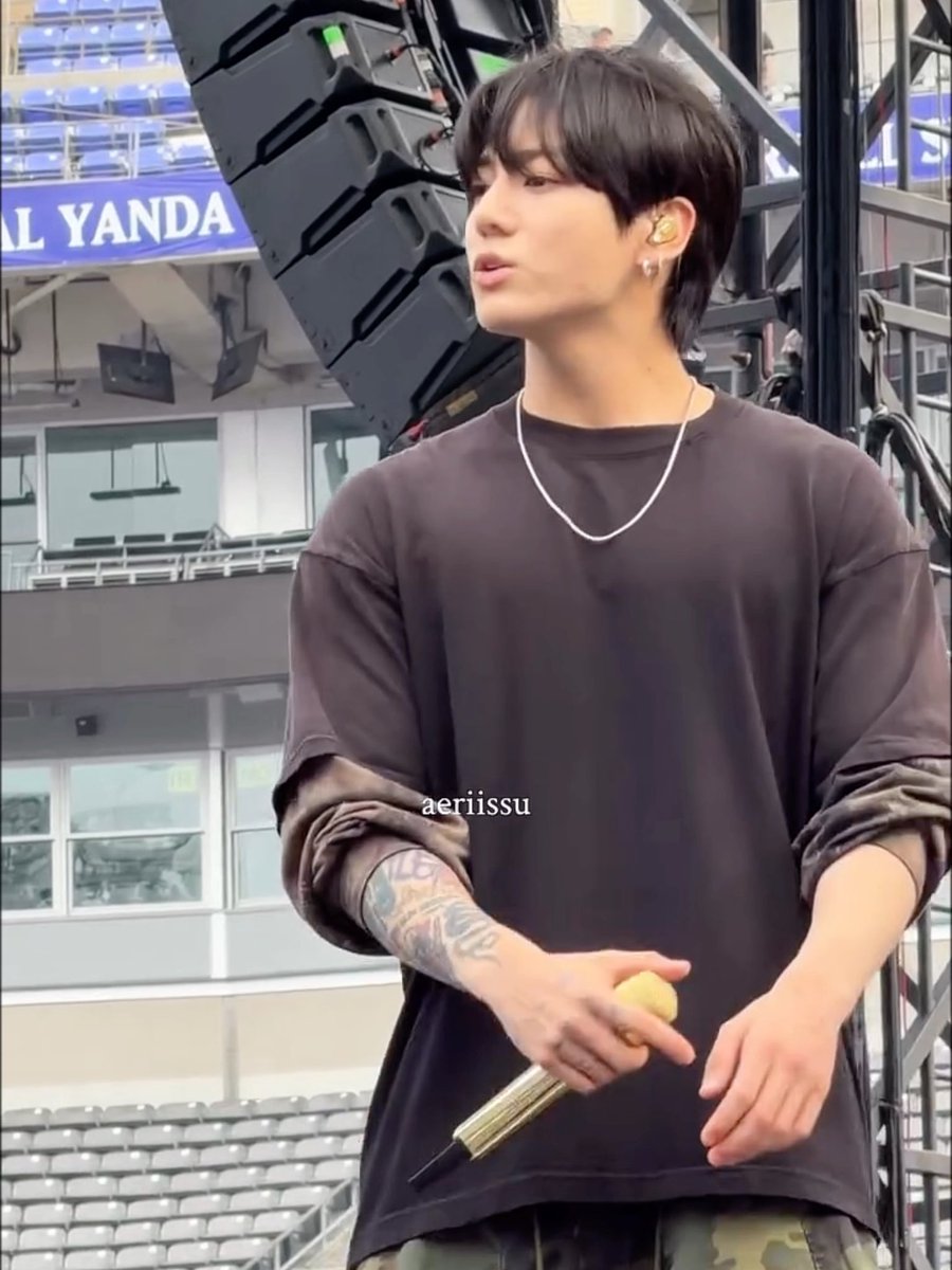 THIS IS HOW JUNGKOOK LOOKS IN REAL LIFE