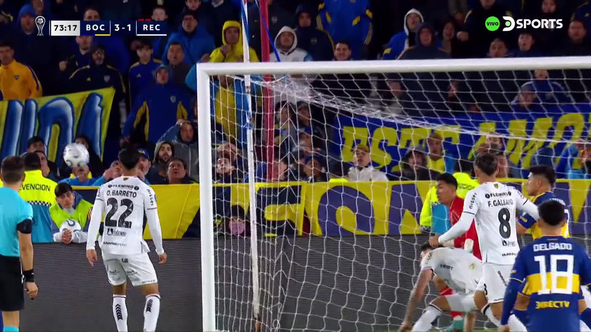 ❌Ahora el travesaño le negó el gol a #Lozano.