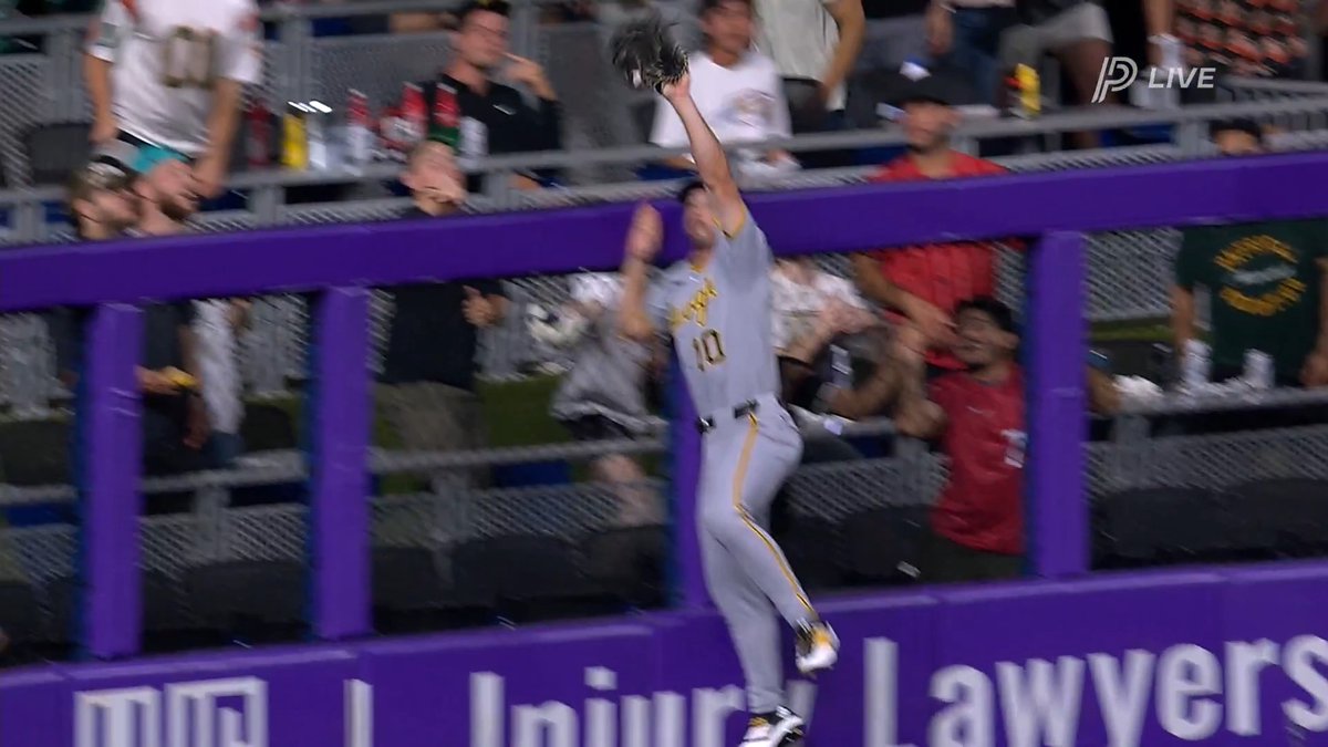 Bryan Reynolds brings one back into the yard!