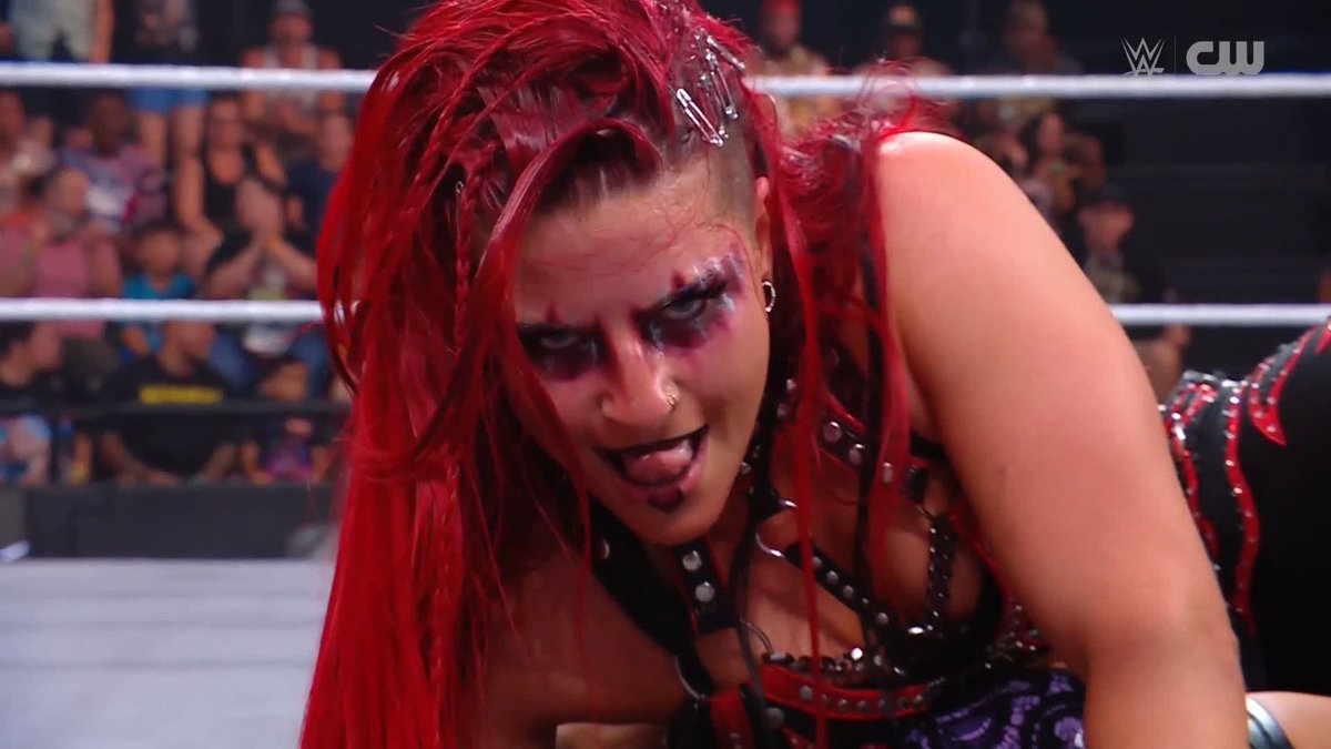 OH MY GOD 😱 Off the distraction, ZARIA retains the NXT Women's North American Title!