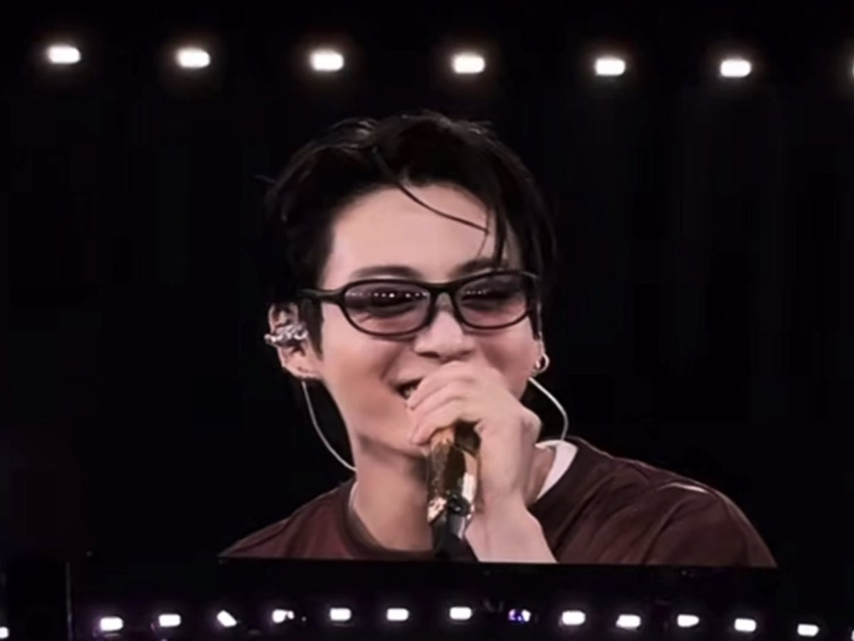 🐰: i’m sorry to say this but from the opening of the concert to now, i kept my sunglasses on for a reason 🐰: i really wanted to see you guys with my own eyes, but ive been working out recently. so i took creatine and my eyes got a little puffy… 🐰: my double eyelids are bit thick today. it was hard to open my eyes, so i’m really sorry 🐰: next time i’ll remove my puffiness and come back to see you all 🐰: thank you guys! i’m so sorry, thank you guys! 🐰: i love you, baltimore 😁🫰