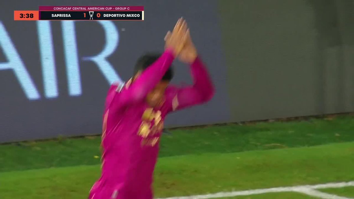 🇨🇷SIUUUUUUUUUUUUUU Newton Williams sigue ON FIRE y, de cabeza, pone a ganar a los morados contra Mixco.🔥 ▶️Todos los juegos de la 🏆#CopaCentroamericana en el Plan Premium de #DisneyPlus