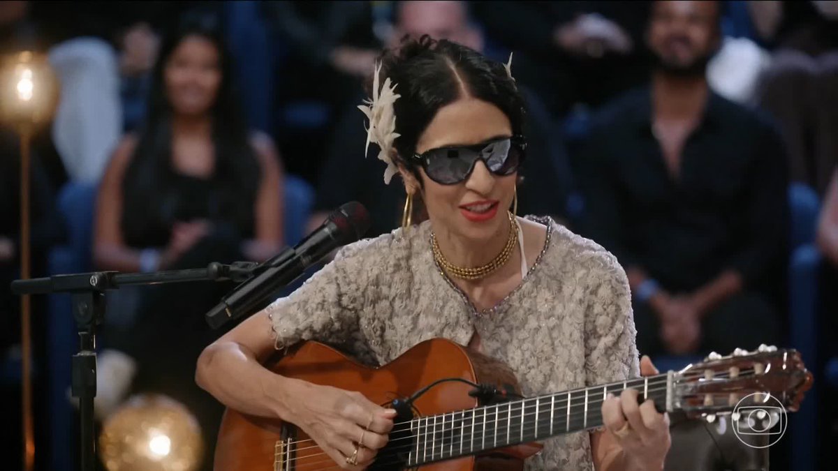 O fenômeno que foi Tribalistas, gente. O hino que virou "Já Sei Namorar". Marisa Monte ESPETACULAR. #ConversacomBial