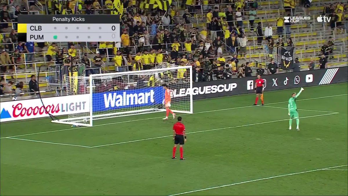 ¿LO TENÍAS A KEYLOR PATEANDO PENALES? Ejecución con mucha clase de Navas en la tanda que Pumas perdió ante Columbus Crew por la #LeguesCup. 📺 @leaguescup on Apple TV