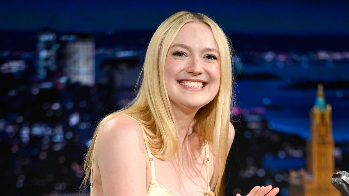 Dakota Fanning brought out her “older sister behavior” while acting alongside Elle Fanning for the first time in their upcoming film The Nightingale 🤣 #FallonTonight
