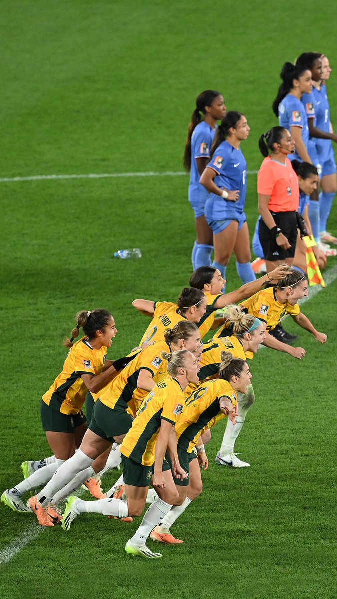 🇦🇺: ✅❌✅✅❌✅✅✅❌✅ 🇫🇷: ❌✅✅✅❌✅✅✅❌❌ The longest-ever penalty shootout at any #FIFAWWC! 👏 #Matildas #OnThisDay