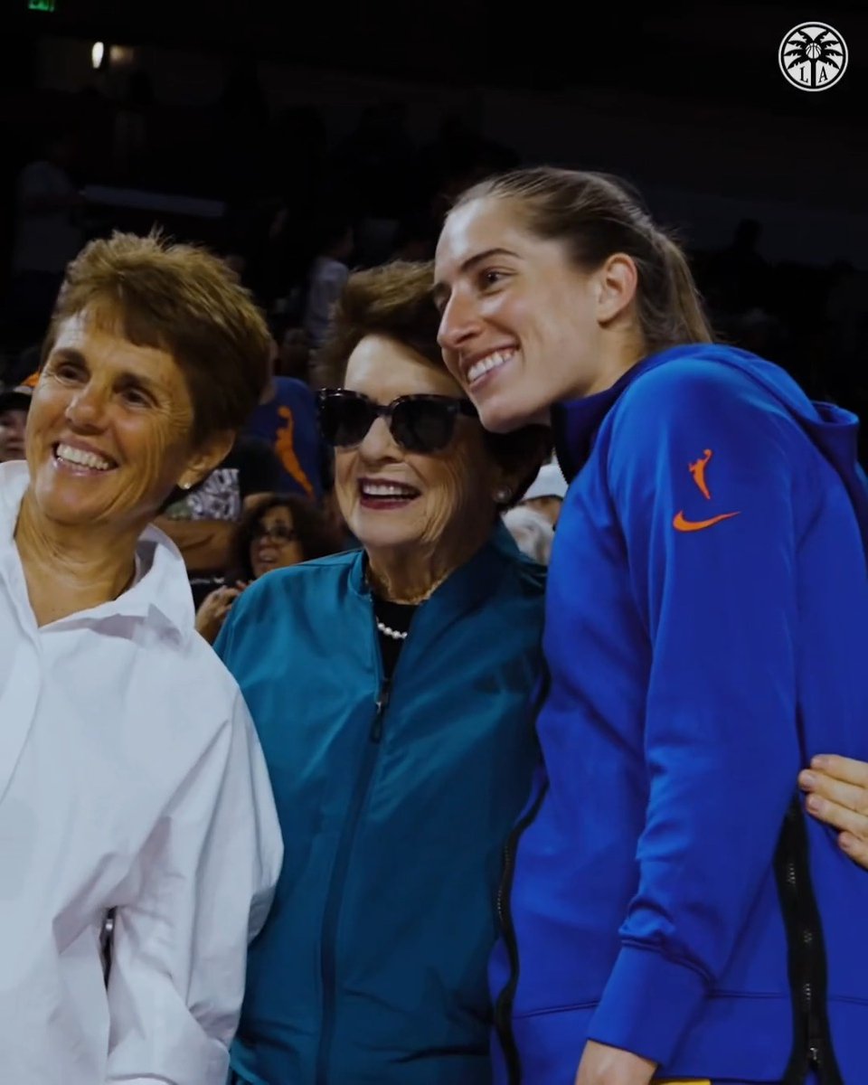 Just a couple of gals gabbing postgame. 🫶 Kate Martin x Billie Jean King