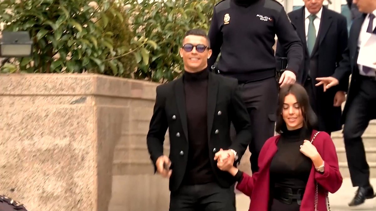 Ronaldo weds longtime partner Rodriguez in Portugal #SamaaTV