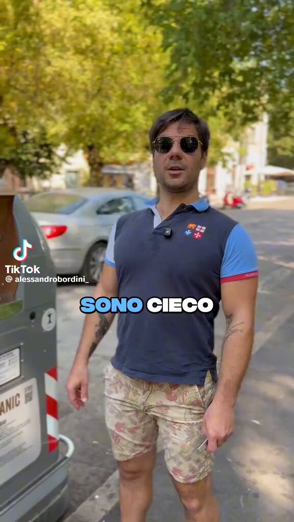 Lo chiamano cassonetto SMART... e già fa ridere così... Ma è mai possibile che non ci sia un comitato tecnico che valuti cosa serva realmente per renderlo il più accessibile a tutti? 🤔