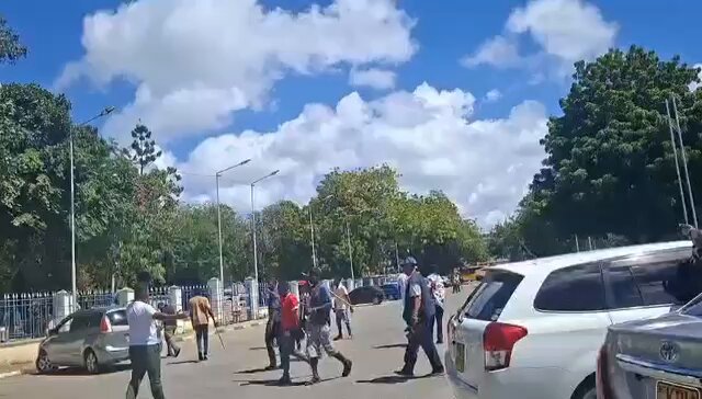 Public Appeal 🙏🏽🙏🏽🙏🏽 This is a video of the goons who attacked youth in Mombasa today. The youth had gone to present their memorandum to the county assembly to mark international youth day. We are appealing to members of the public to assist us with capturing clear pictures to show the faces of the goons. Let’s end goonism in Kenya.