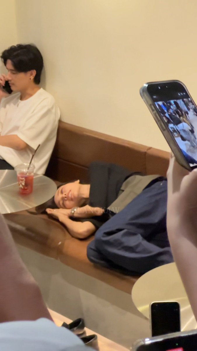 เอ็นดูอิงๆรับแขกจนยมแต่ยังหล่ออยู่งงมาก🤭 แล้วยังไม่ได้กินข้าวเลยนั่น #GrandOpeningWARAHACAFE #อิงฟ้ามหาชน #EngfaWaraha #อิงฟ้าวราหะ Engfa Waraha (ตัวจริง)