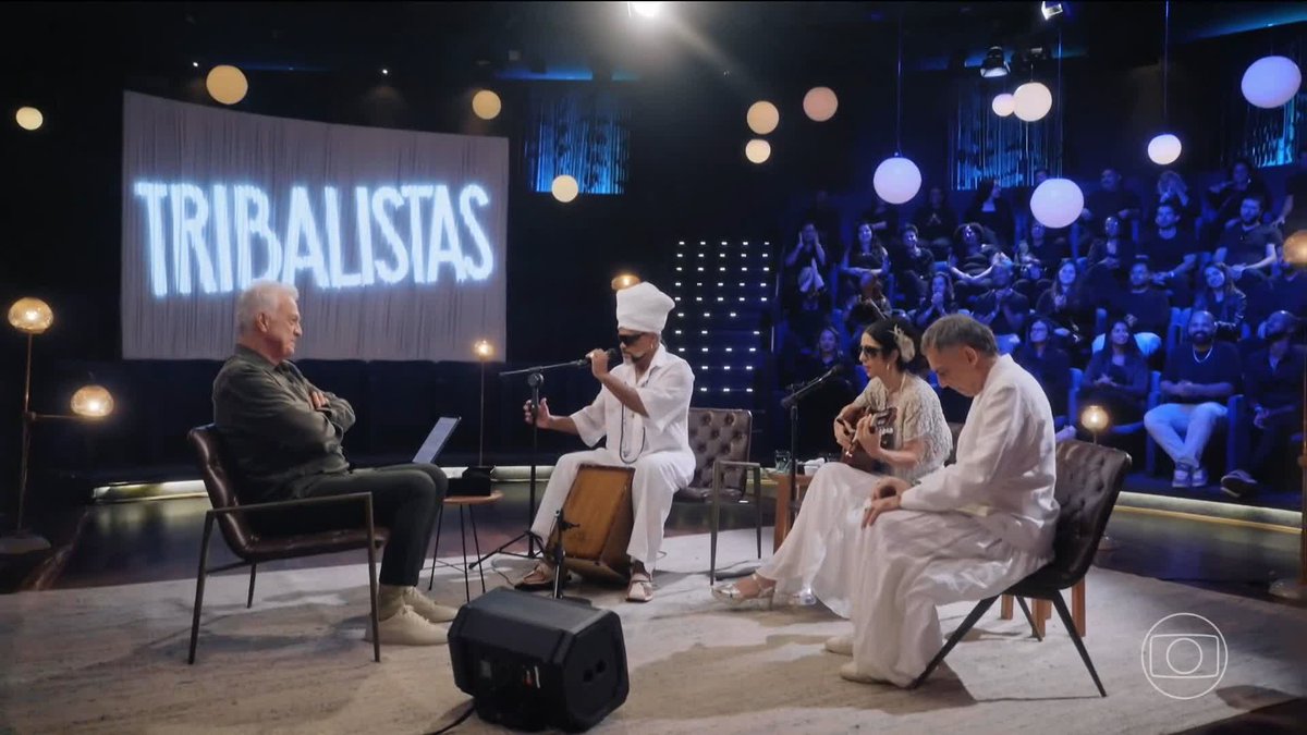 eu sou o bial ficando emocionado e sem forças até pra bater palma vendo os tribalistas tocando velha infância ao vivo