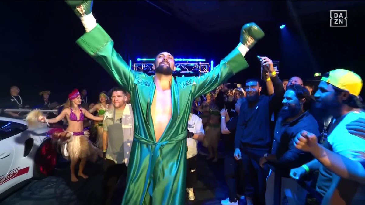 TEREMOANA TEREMOANA MAKES AN EPIC RINGWALK 🇦🇺🎶 #TeremoanaSavage | Live now on DAZN ▪️