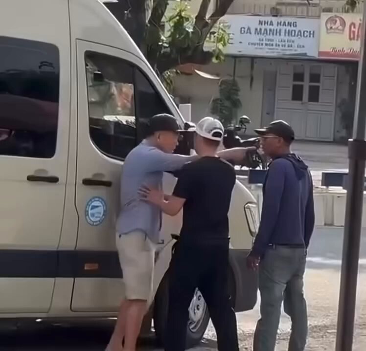 Chưa rõ nguyên nhân sự việc, nhưng các bạn để ý những thằng im im là những thằng nguy hiểm nhất kkk