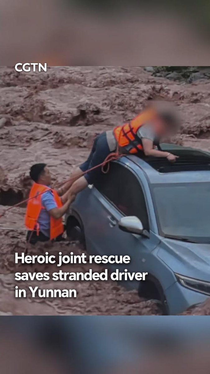 Heavy rainfall triggered flooding and mountain torrents in Mojiang County, southwest China's Yunnan Province. A driver was stranded after rapidly rising floodwater swept their vehicle into the river channel. Upon receiving an emergency call, a joint rescue team of police officers, firefighters, town officials and bystanders waded through the swift current to reach the submerged vehicle. The driver was guided to safety on dry land. #PeopleFirst #ChinaSeen