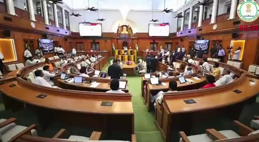 8 AAP MLAs marshalled out of Delhi Assembly.