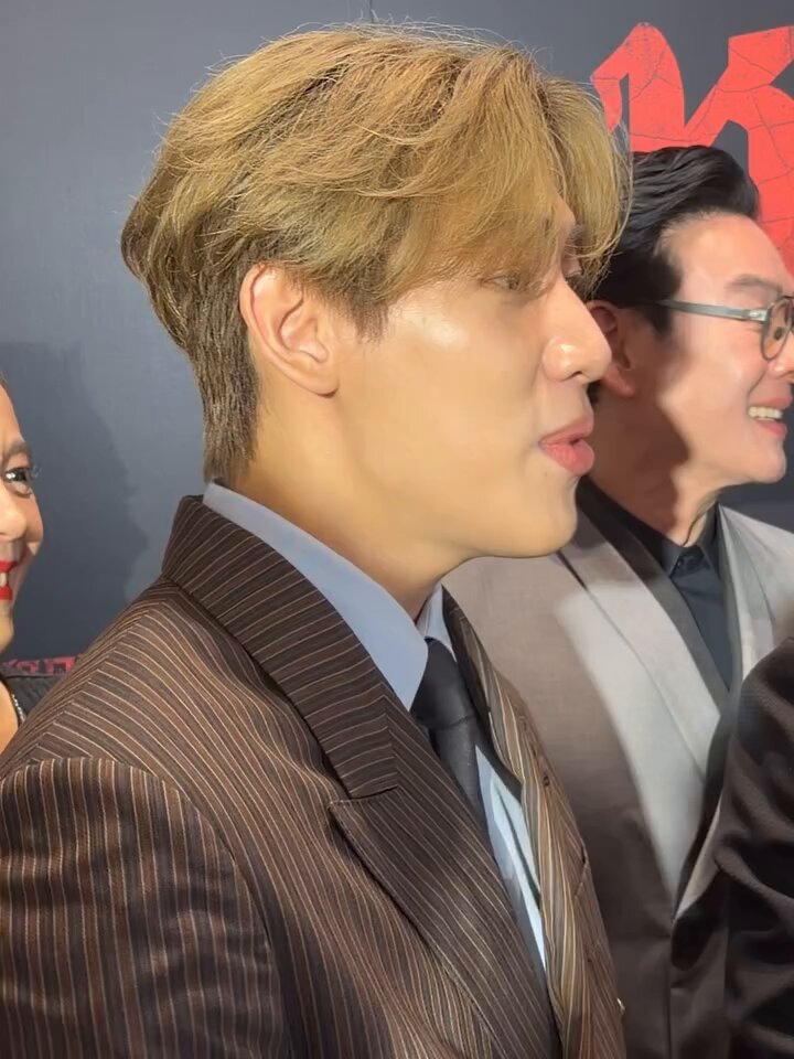 IG : shanoom2469 เสียงกรี๊ด หูแทบดับ ความน่ารัก ของแบมคือ กระซิบบอกว่า ผมไม่ใช่นักแสดงหลัก วันนี้คำถามขอให้เน้นย้ำ ไปที่นักแสดงหลัก ❤️💕 แบมๆ คือ แบมๆ ได้ยินคำพูดน้องแล้วประทับใจมาก... ตอนแรกเห็นคลิปนี้น้องกระซิบบอกอะไรคุณนักข่าว ก็คิดไว้ไม่มีผิดเลยจริงๆ น้องแบมน่ารักมาก น้องแบมก็คือน้องแบม ที่อ่อนน้อมถ่อมตน ใส่ใจคนรอบข้าง นึกถึงใจผู้อื่น และรู้จักวางตัวได้อย่างเหมาะสม เเละให้เกียรตินักแสดงทุกคนเสมอ #เหมาโรงดูคําสารภาพของหมอผี #คําสารภาพของหมอผี #BamBam BamBam