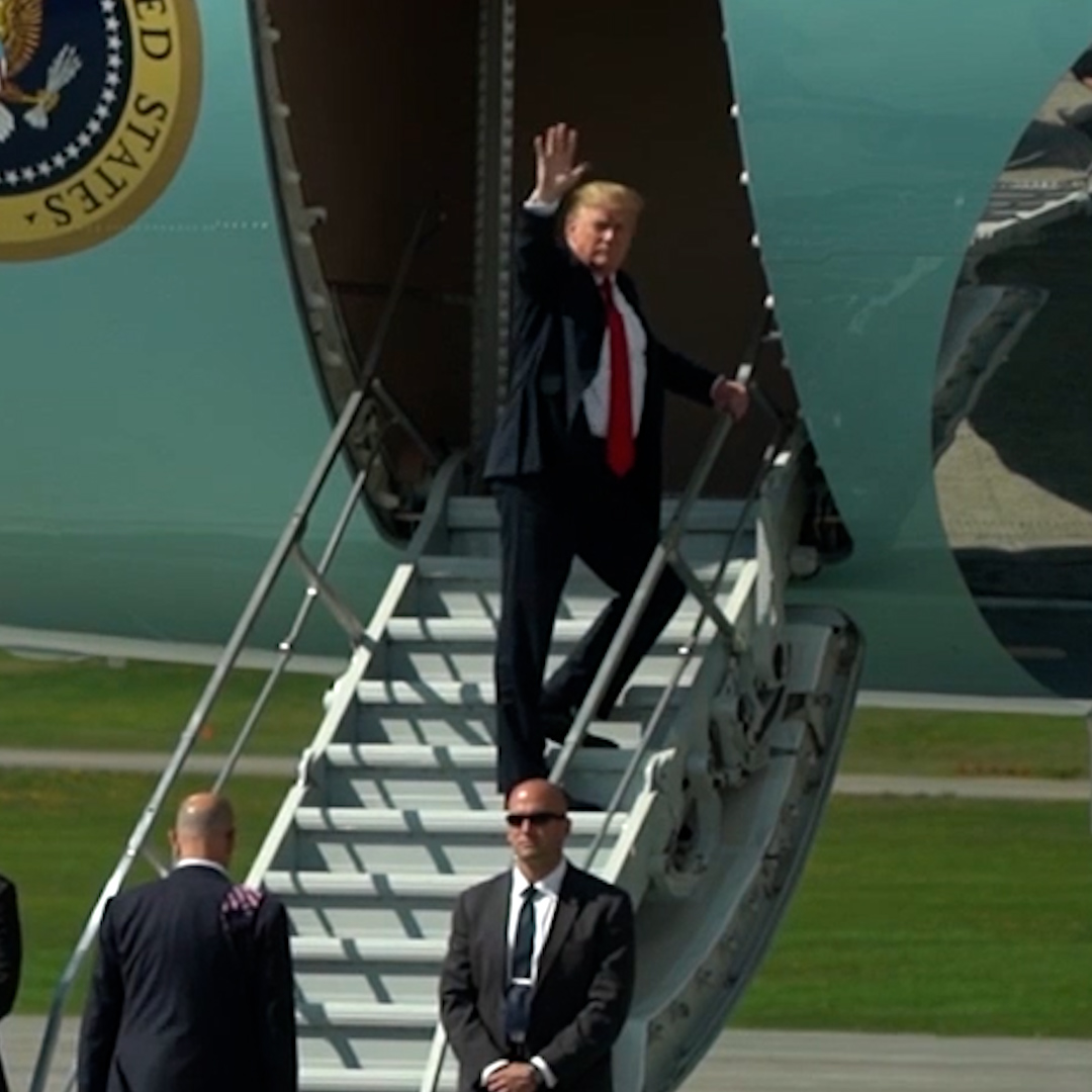 ‘They were told to keep their blinds down so they couldn’t see what happened…’ @Lewis_Goodall explains why there’s ‘one hell of a story’ behind Trump's actions during his secret plane swap.