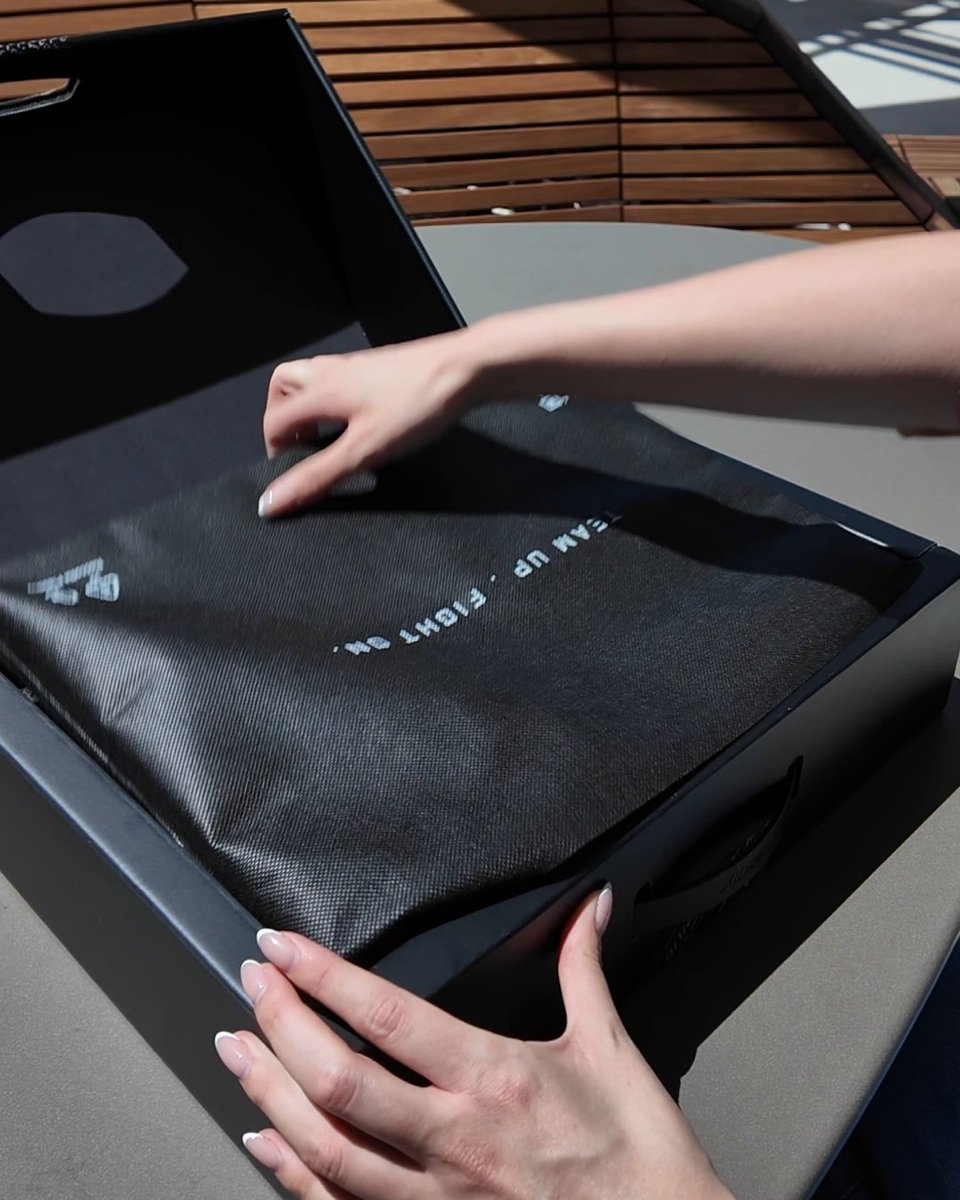 GIGABYTE AORUS MASTER 16 unboxing 👀 This GeForce RTX 50 Series laptop is ready for campus: 🟢 GiMATE smart AI controls 🟢 Iconic WINDFORCE cooling 🟢 16" 240Hz OLED display