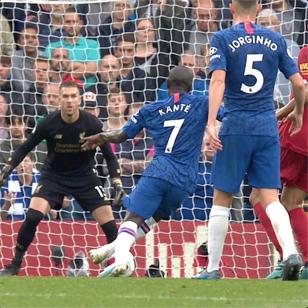 Grav driving forward to become one of 5 Liverpool players in the box. A 6 would never do that…