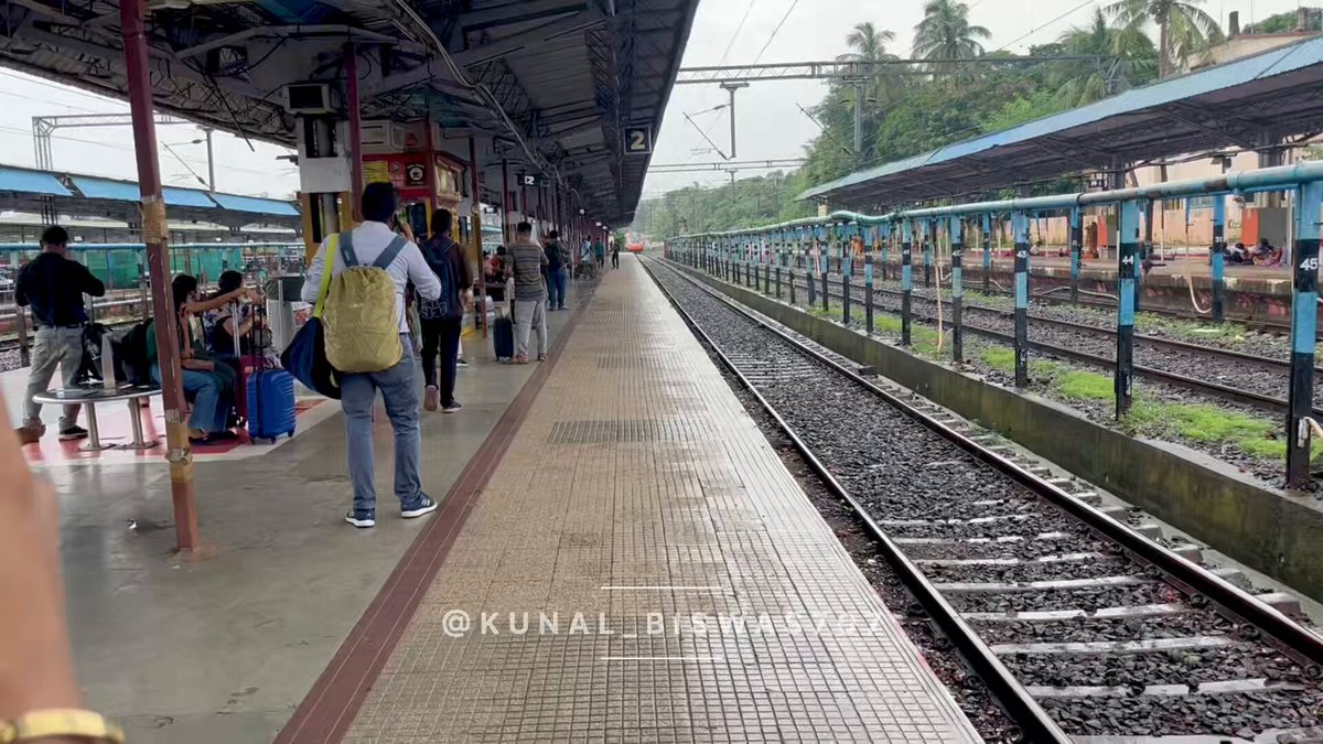 Finally took the Vande Bharat, made and designed in Bharat 🇮🇳. I loved the acceleration, though dedicated high-speed tracks would improve it. Enjoy my 25-minute video of it running across Odisha’s lush green lands. 💕