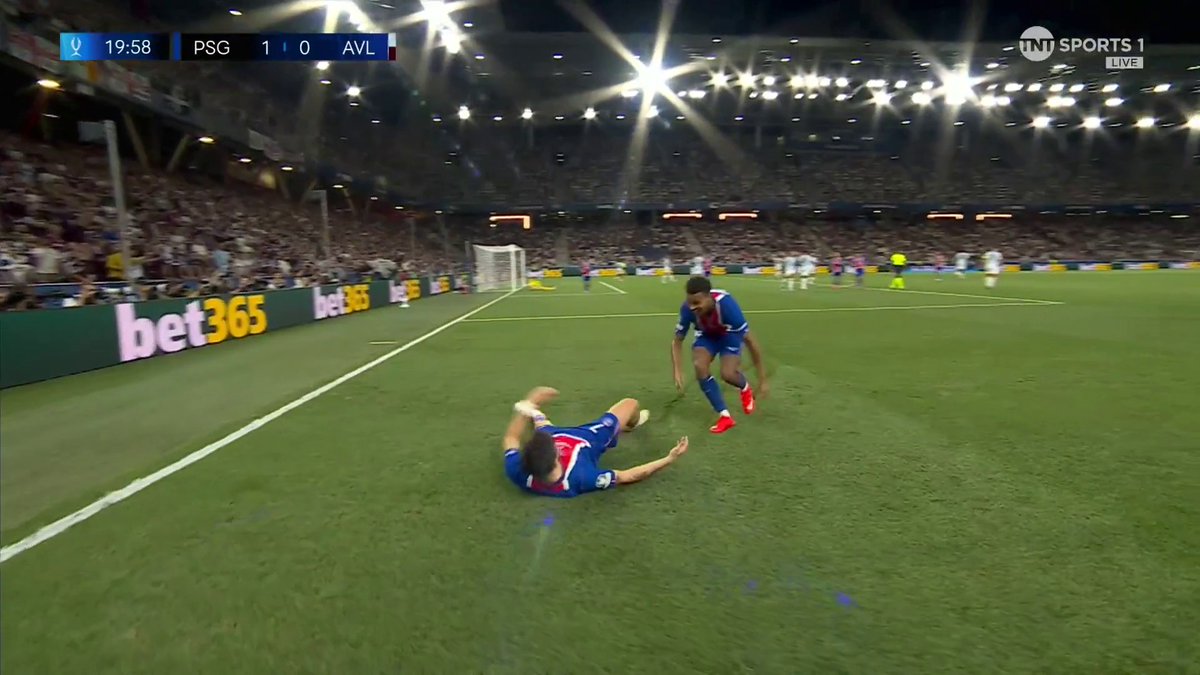 Khvicha Kvaratskhelia puts PSG 1-0 ahead vs Aston Villa 🔥 📺 TNT Sports & HBO Max