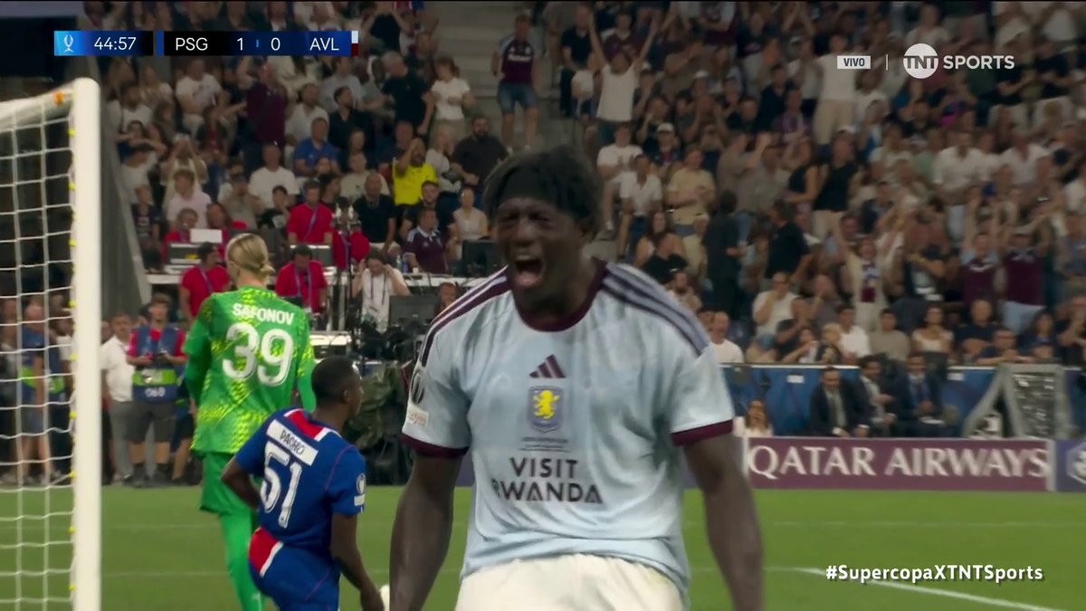 No mames qué golazo del Aston Villa y salió un aficionado enseñando el culo en la tribuna JAJAJAJAJA. Momentos sublimes del futbol europeo.
