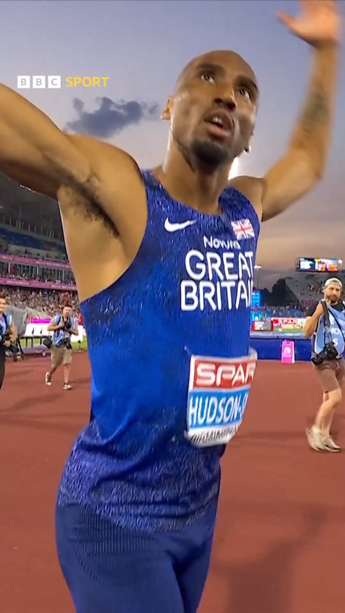 The moment history was made on his home track for Matthew Hudson-Smith! 🥇