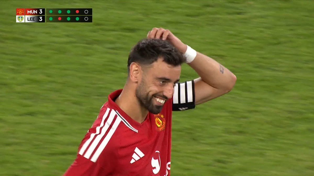 🗣️ "They cannot believe what they've just seen" 😮 Bruno Fernandes puts his penalty wide...