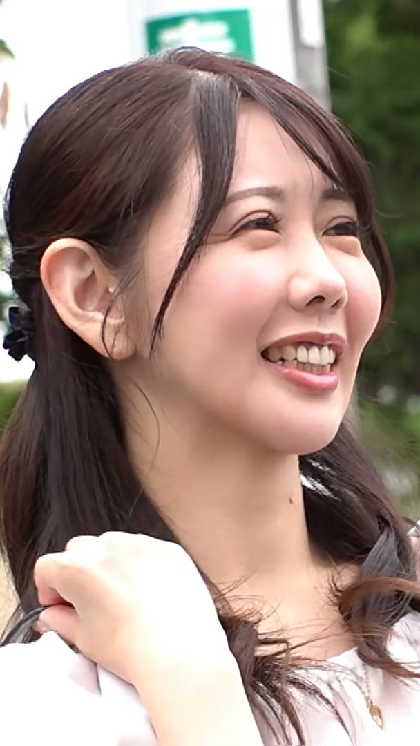 お出掛け中の人妻さんにインタビュー
