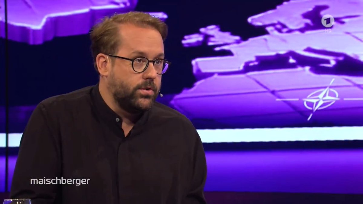 „Ein Krieg kann immer in eine neue Phase kommen und #Russland kann wieder die Überhand gewinnen“, sagt Paul @Ronzheimer über die Lage im #Ukraine-Krieg. Der Ukraine „fehlen massiv Menschen“ und im Winter könne die Situation „desaströs“ werden. #maischberger