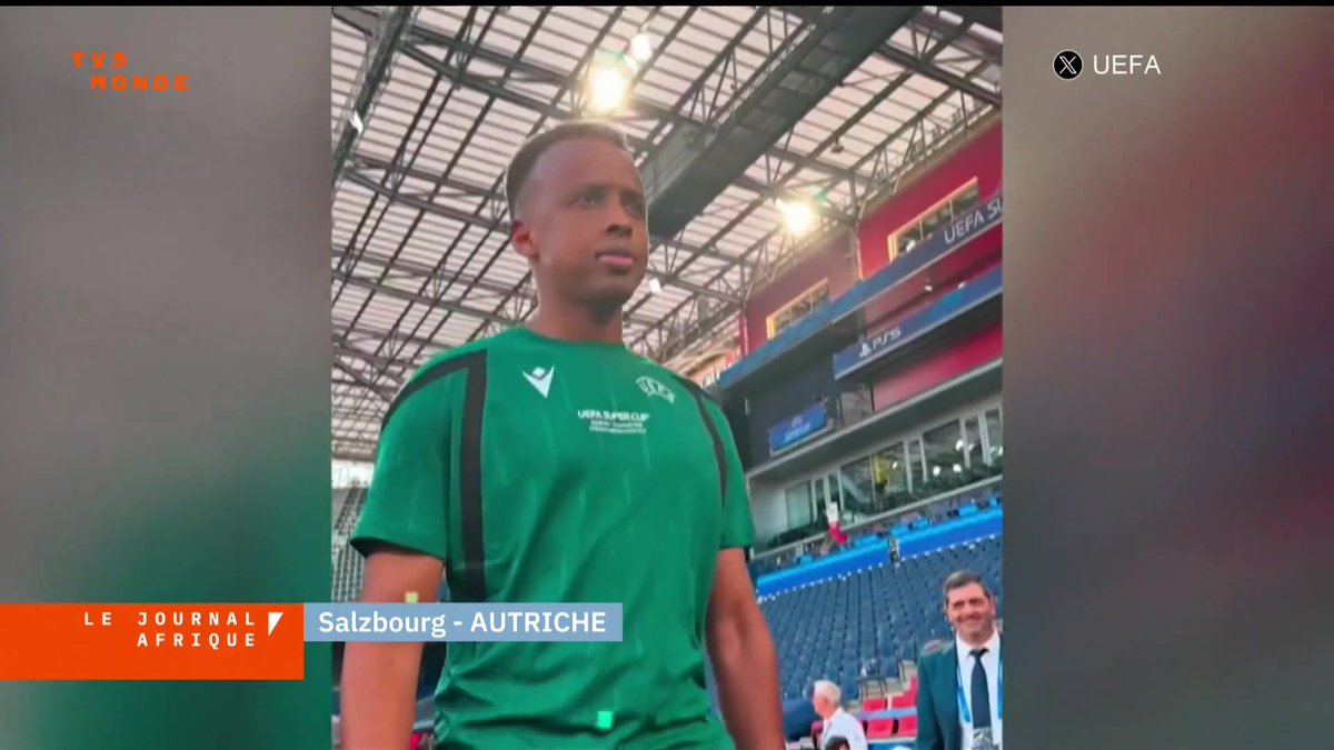 L'administration Trump l'avait privé de Coupe du monde de football aux Etats-Unis. Ce mercredi, l’arbitre somalien Omar Artan a arbitré le match PSG contre Aston Villa de la Supercoupe d'Europe (UEFA). Il devient le Premier arbitre non européen de cette compétition.