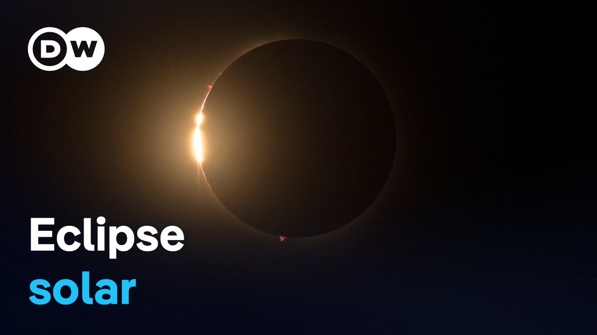 Eclipse solar total en el hemisferio norte Millones de personas siguieron el paso de un eclipse solar total, un fenómeno poco frecuente que ocurrió cuando la Luna se interpuso entre el Sol y la Tierra, ocultando por completo la luz solar. Uno de los puntos más espectaculares para observar el fenómeno fue Islandia, donde el eclipse alcanzó la totalidad durante unos minutos, dejando el cielo en penumbra. La sombra proyectada por la Luna atravesó después Groenlandia y el Atlántico antes de llegar a España, que pudo presenciar su primer eclipse total de Sol en más de cien años.