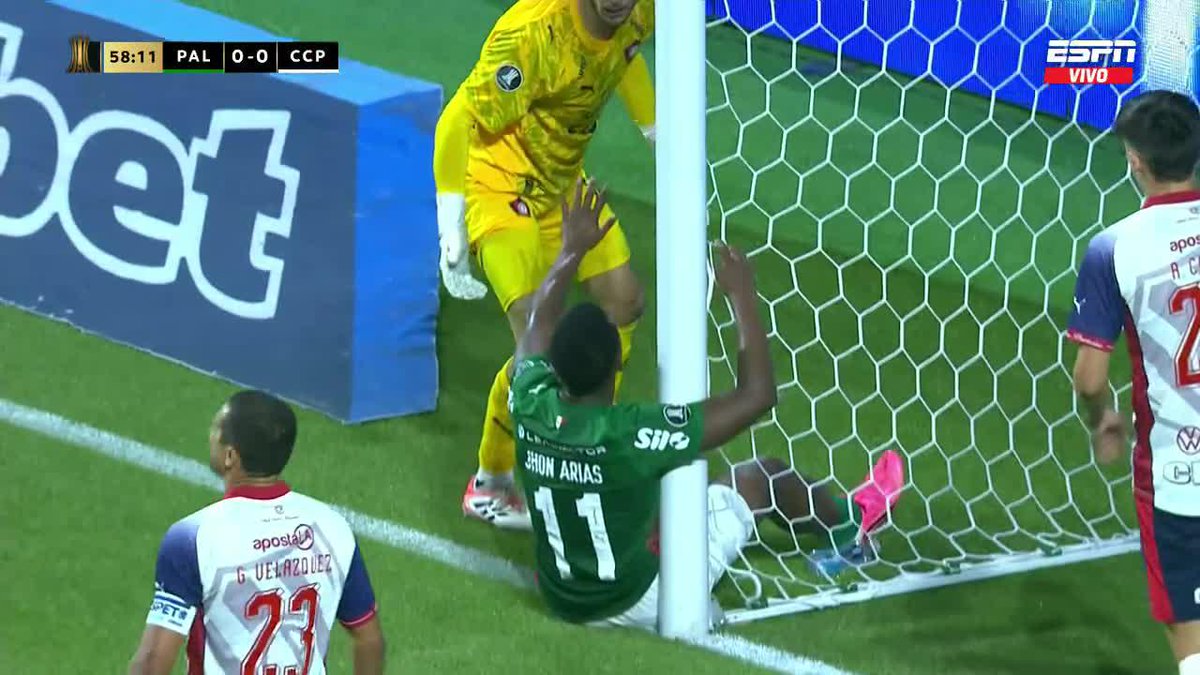 No se puede creer el gol que erra Jhon Arias... 😳🇨🇴