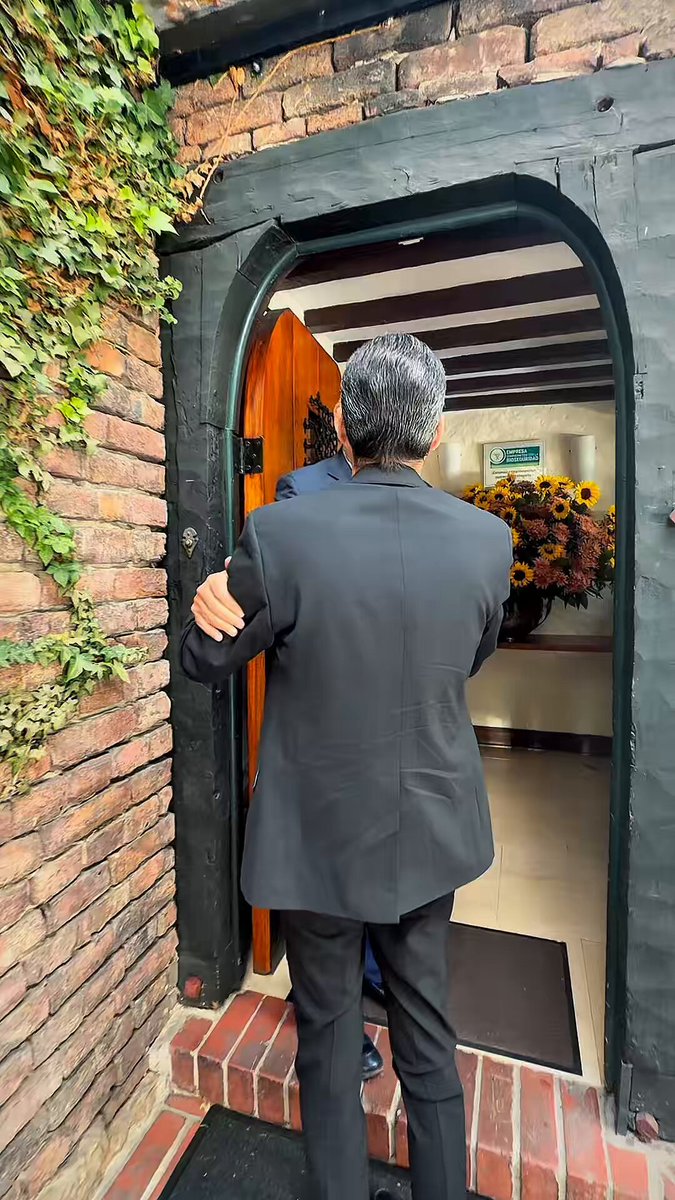 El Sr. ministro, Mauricio Gómez Amín, continúa su agenda con el presidente de Fenalco Nacional para abordar las afectaciones que el temblor ha generado sobre el comercio y trabajar en mecanismos que permitan recuperar rápidamente la actividad comercial en las zonas afectadas. Gobierno y sector privado, unidos para responder a la emergencia y reactivar la economía.