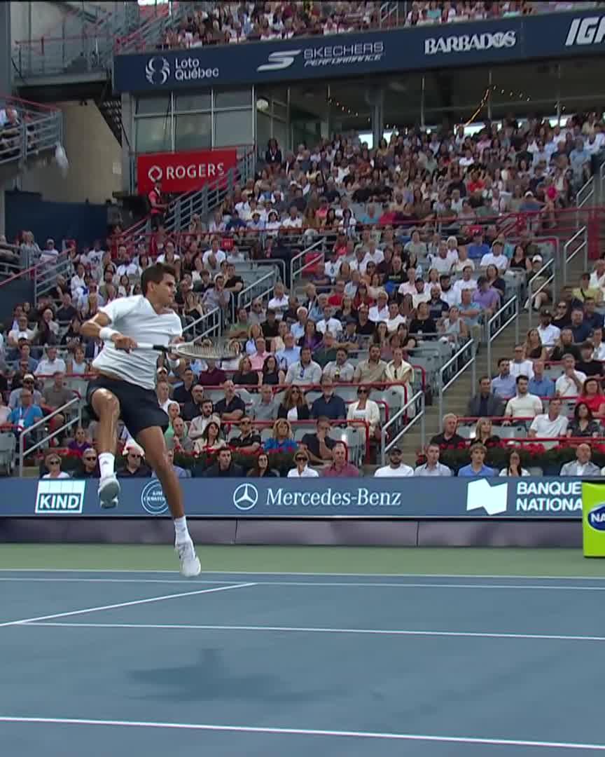El homenaje de Rafa Jódar a Pete Sampras en su cumpleaños. Miren ese smash con salto.