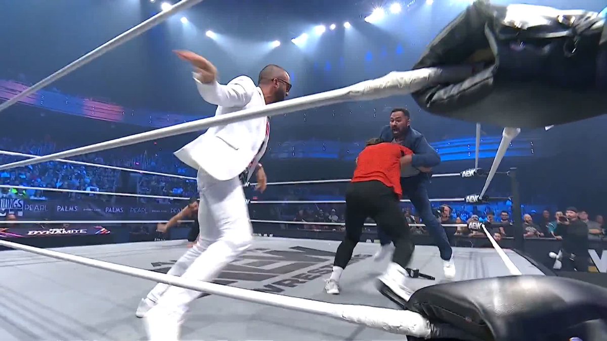 .Kenny Omega with the equalizer to help Will Ospreay • ウィル・オスプレイ fight off The Invisible Hand Family! Watch #AEWDynamite LIVE on TBS & HBO Max