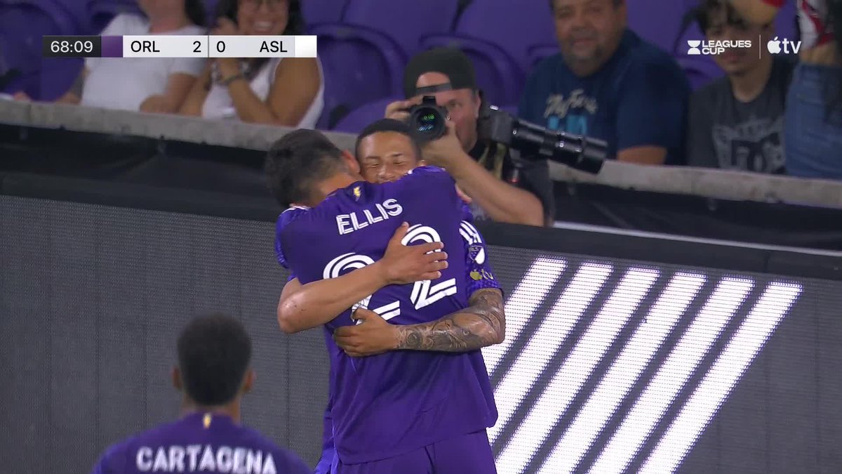 Justin Ellis scores 10 minutes after coming on! A real striker’s finish. #USMNT