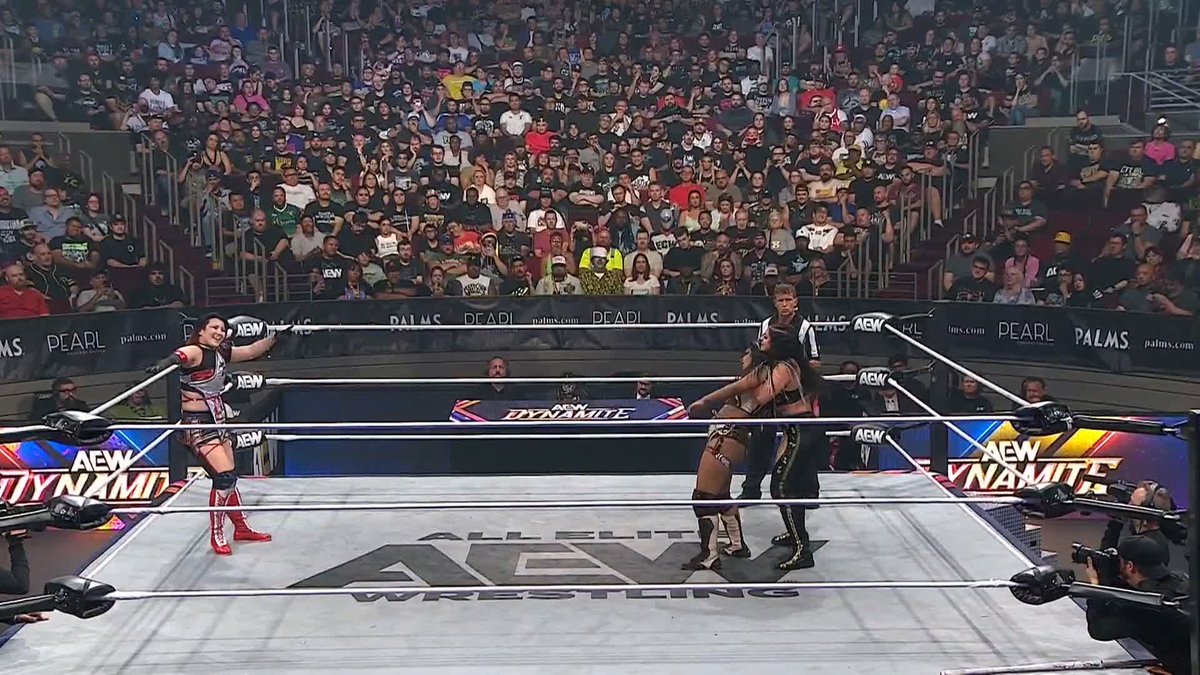 Friendly Fire between @ShidaHikaru and Persephone leads to maya world taking advantage and getting the win for her team! Watch #AEWDynamite LIVE on TBS & HBO Max