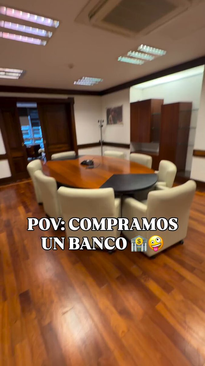 Tuki, la ofi en Banco Voii 🤪