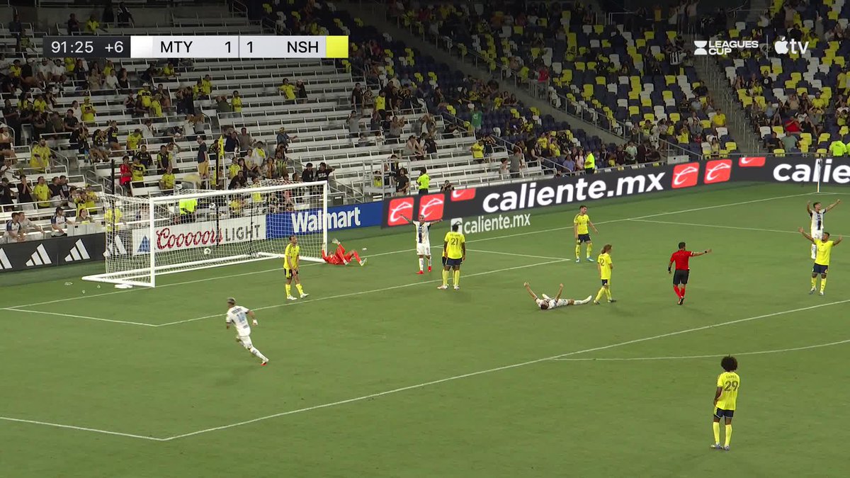¡Lo dio la vuelta Rayados! 🔥👏 Hugo Cuypers se hace presente y el Monterrey lo está ganando. 😱 #LMXLC2026 | #MTY | #J3 Ve la Leagues Cup 2026 en vivo en ImagenTVDeportes y Apple TV.