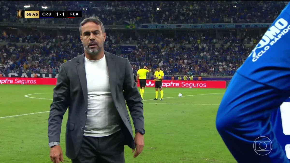 No lance do gol do Flamengo, Artur Jorge ficou revoltado com a arbitragem, por conta da falta marcada de Fabrício Bruno em Pedro. #Futebol #Libertadores #Cruzeiro #Flamengo