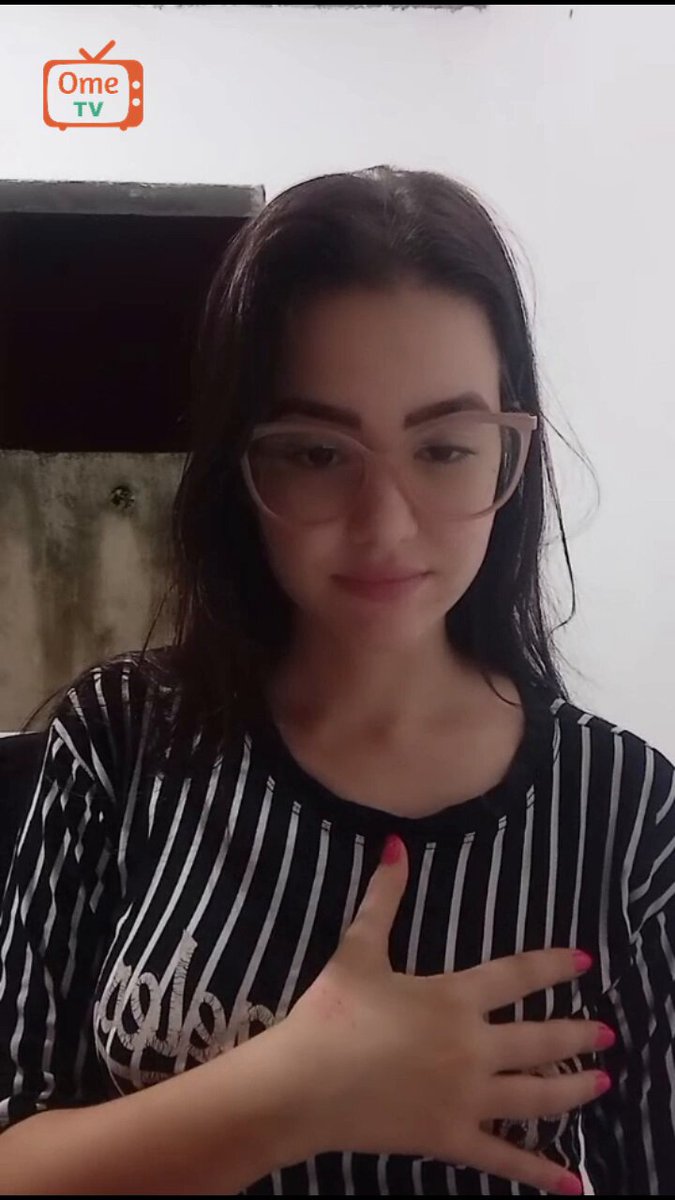 ela parecia ser tímida, mas o chat ficou surpreso depois que ela fez isso