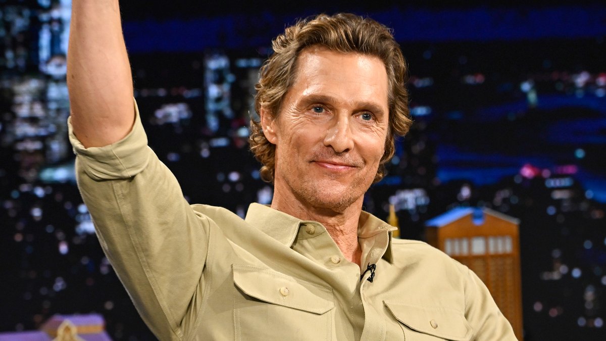 .Matthew McConaughey held thousands of real bees without getting stung for a scene in his new film The Rivals of Amziah King 😱 #FallonTonight