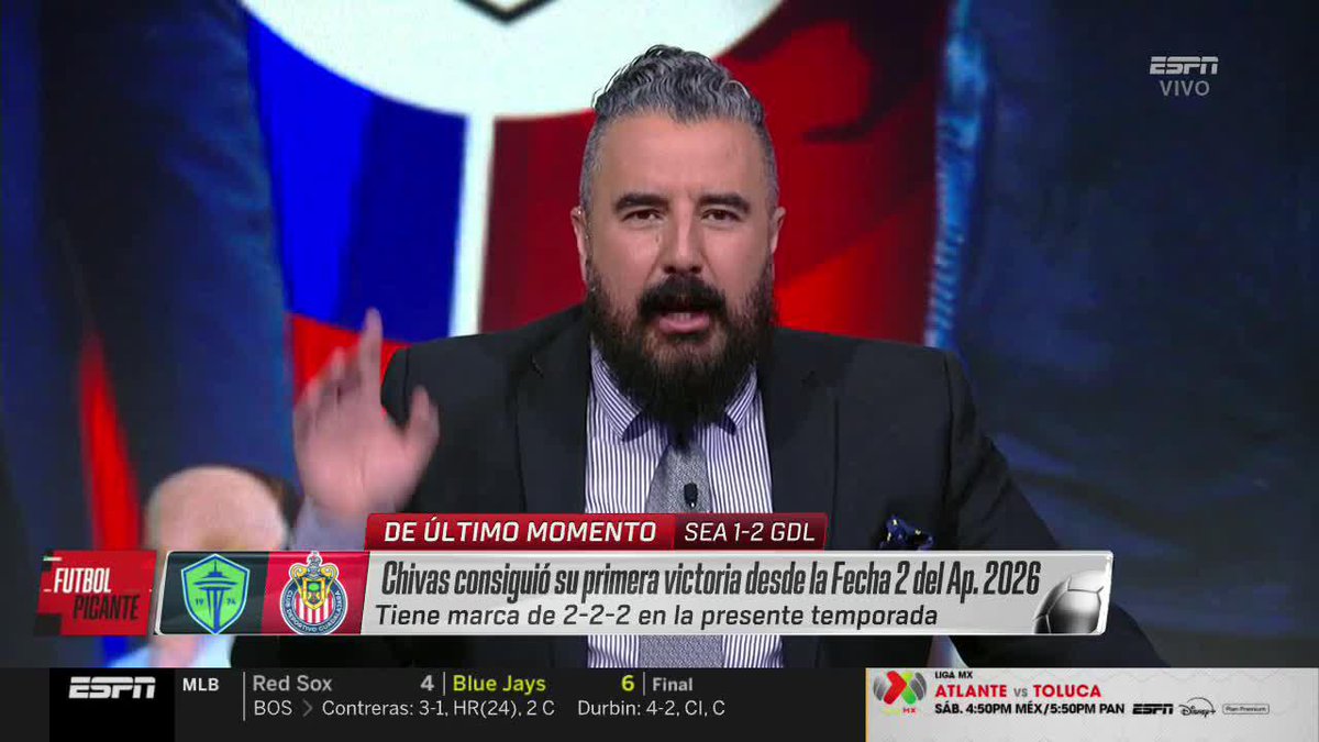 😅 ¿Álvaro Morales quiere llorar? Jared Borgetti se llevan pesadito... Disfruta Futbol Picante en #DisneyPlus.