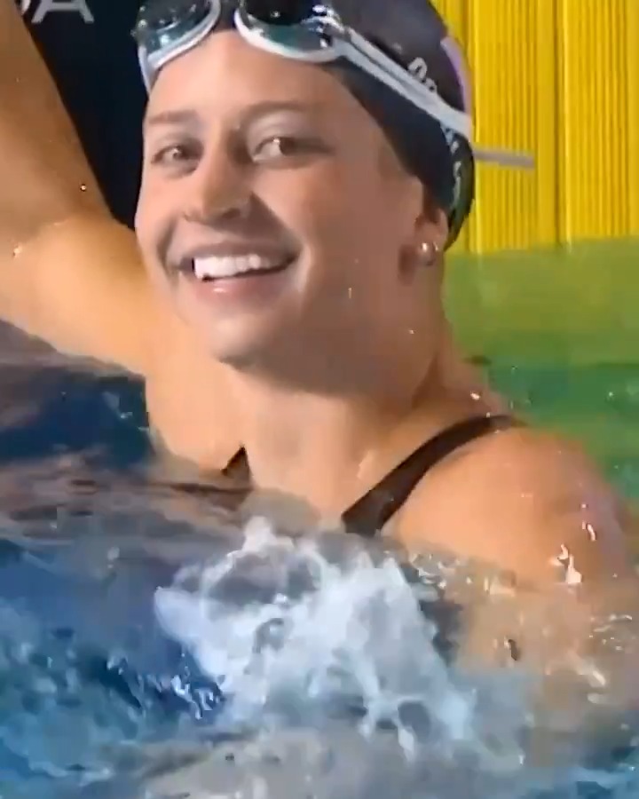 Kate Douglass anchors for Team USA to secure a WORLD RECORD at the Pan Pacific Championships! 👏