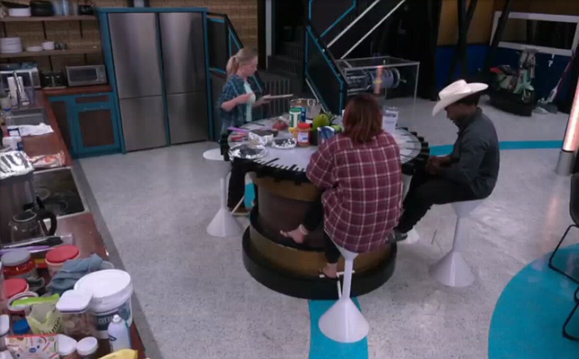 Mallory: Dee told me that he did &amp; you were in the room for it. You/Drew/Devens/her, and Drew said something about her being the renom. Barrett: I don't remember that, seriously. Mallory: I believe you. #bb28