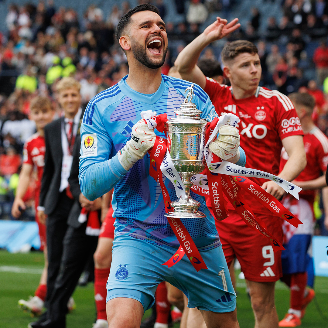 Our Scottish Cup penalty saving hero. Thank you, Dimi ❤️